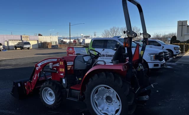 Image of Massey Ferguson 1835E equipment image 4