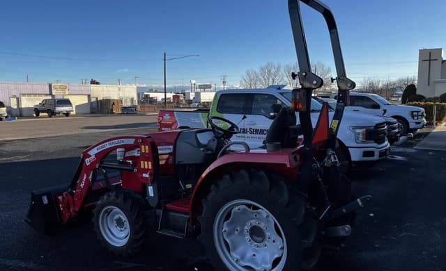 Image of Massey Ferguson 1835E equipment image 2