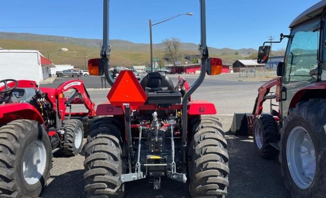 Image of Massey Ferguson 1835E equipment image 4