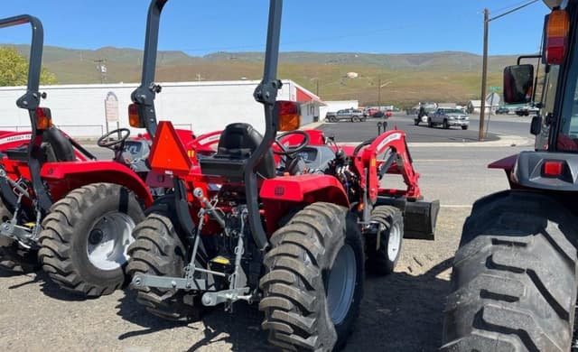 Image of Massey Ferguson 1835E equipment image 3