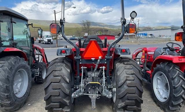 Image of Massey Ferguson 1835M equipment image 3