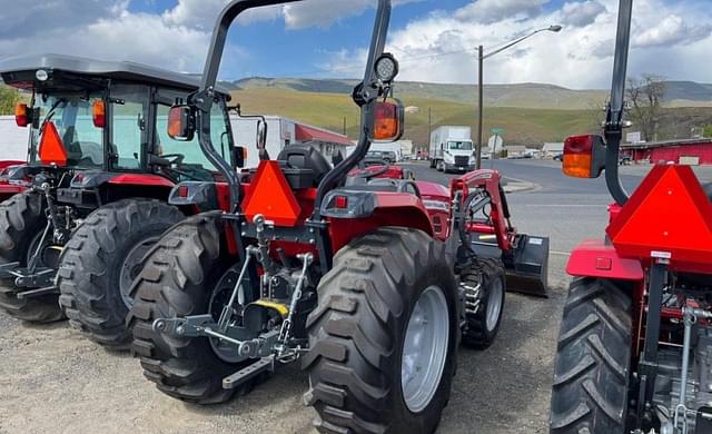 Image of Massey Ferguson 1835M equipment image 4