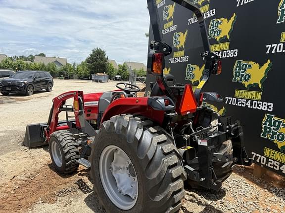Image of Massey Ferguson 1835M equipment image 4