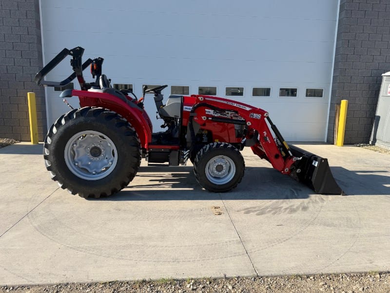 2022 Massey Ferguson 1835M Equipment Image0