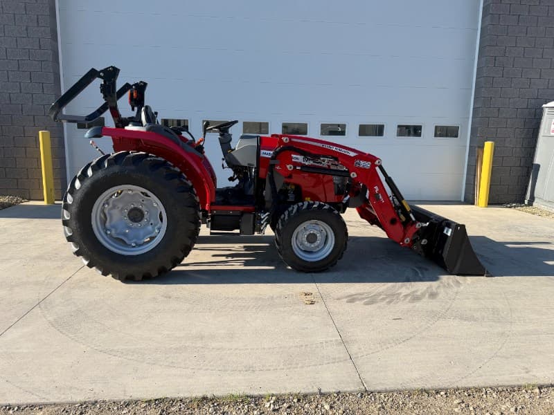 Image of Massey Ferguson 1835M Primary image