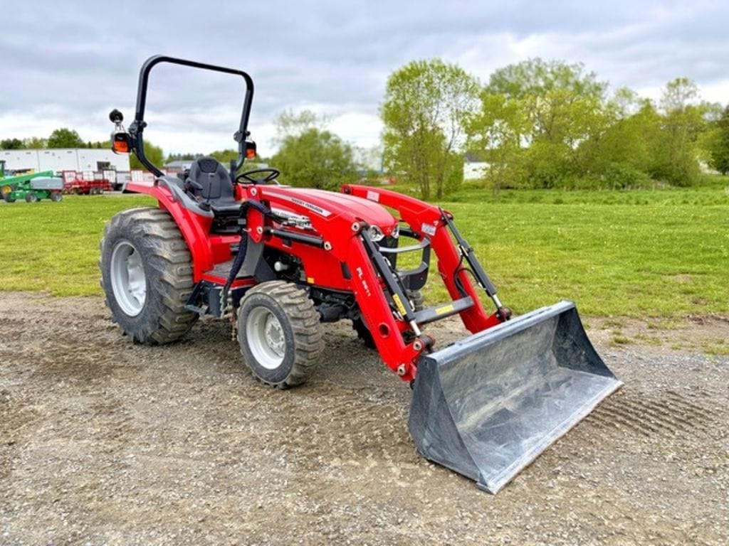 2022 Massey Ferguson 1835M Equipment Image0