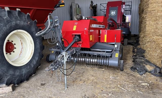 Image of Massey Ferguson 1840 equipment image 4