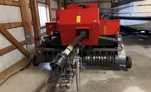 Image of Massey Ferguson 1840 equipment image 1