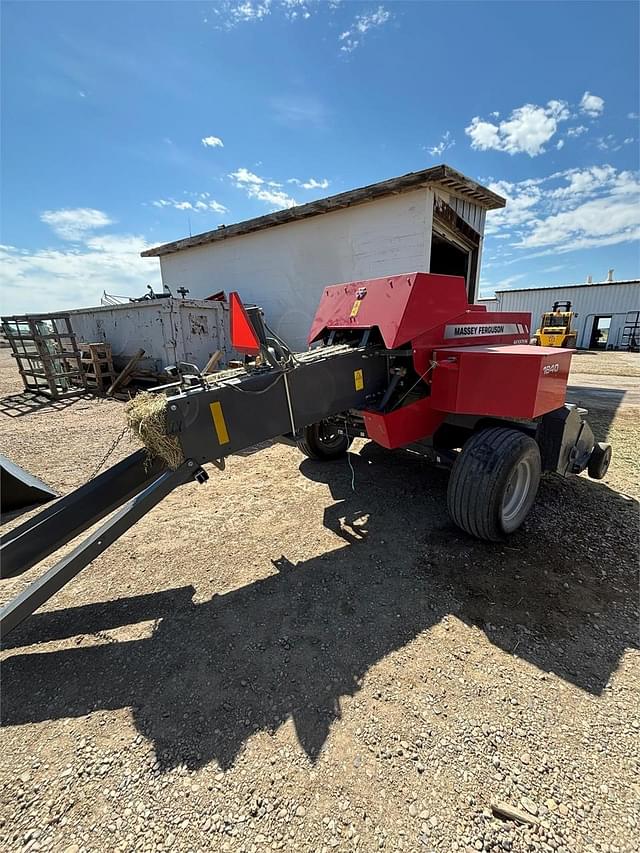 Image of Massey Ferguson 1840 equipment image 2