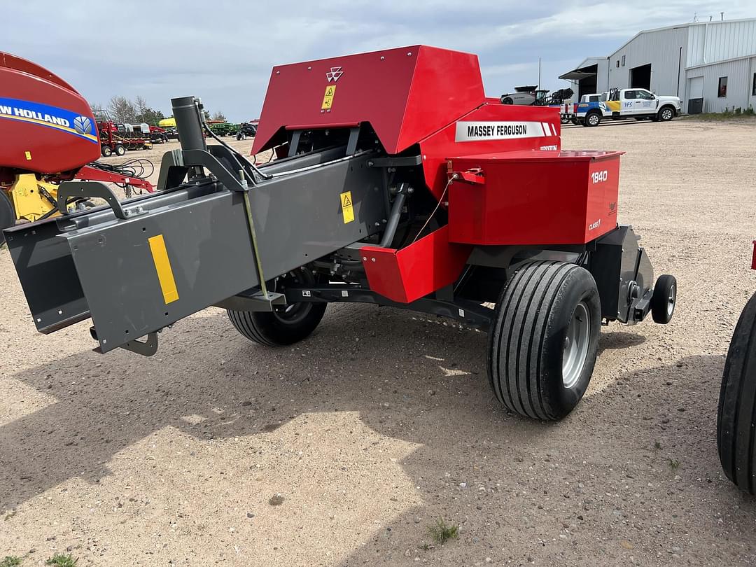 Image of Massey Ferguson 1840 Primary image