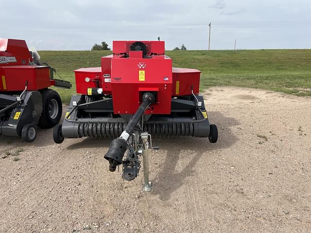Image of Massey Ferguson 1840 equipment image 1