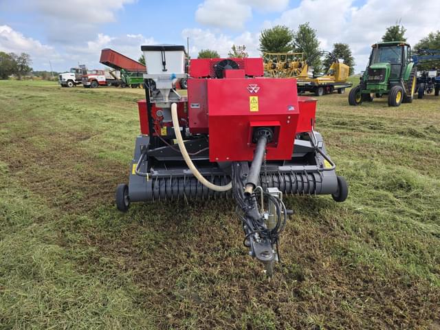Image of Massey Ferguson 1840 equipment image 2