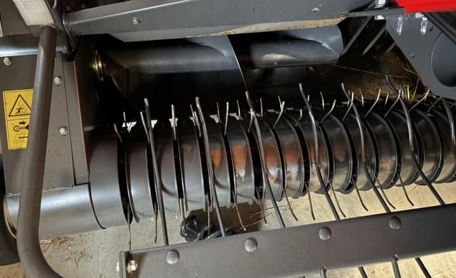 Image of Massey Ferguson 1840 equipment image 2