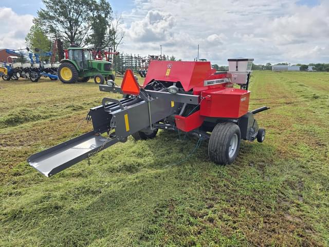 Image of Massey Ferguson 1840 equipment image 4