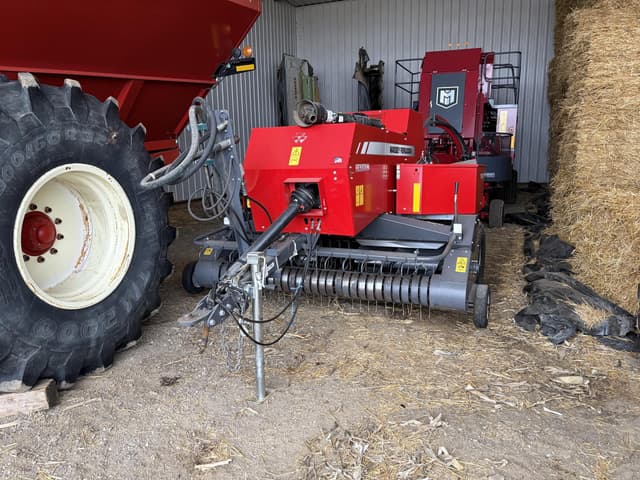 Image of Massey Ferguson 1840 equipment image 4