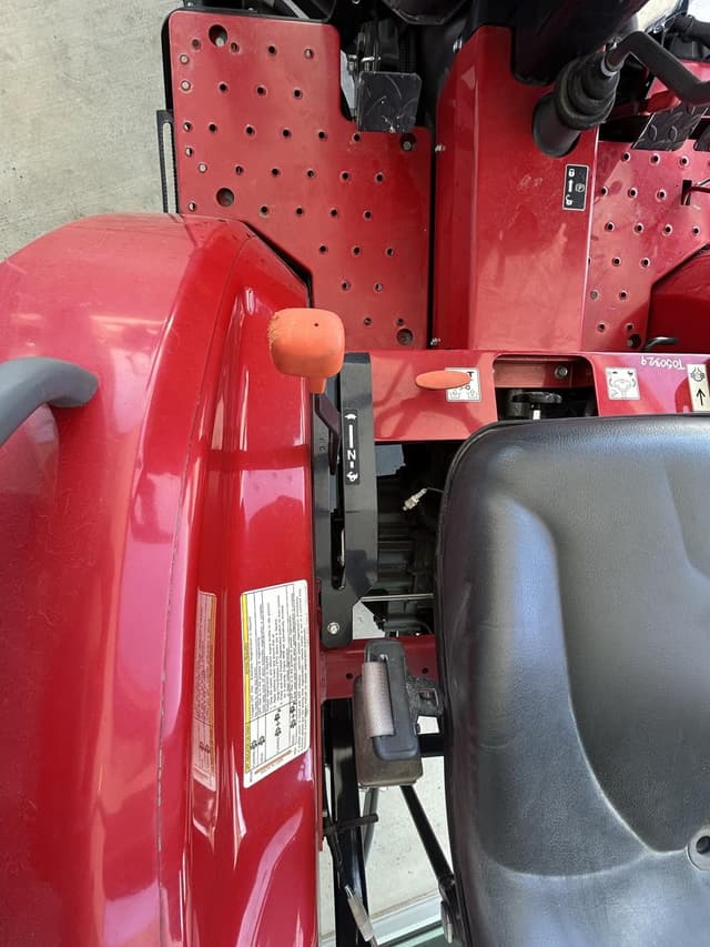 Image of Massey Ferguson 1840E equipment image 4