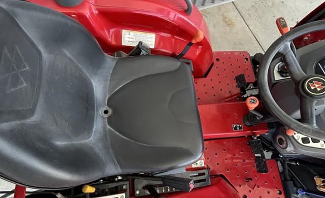 Image of Massey Ferguson 1840E equipment image 3