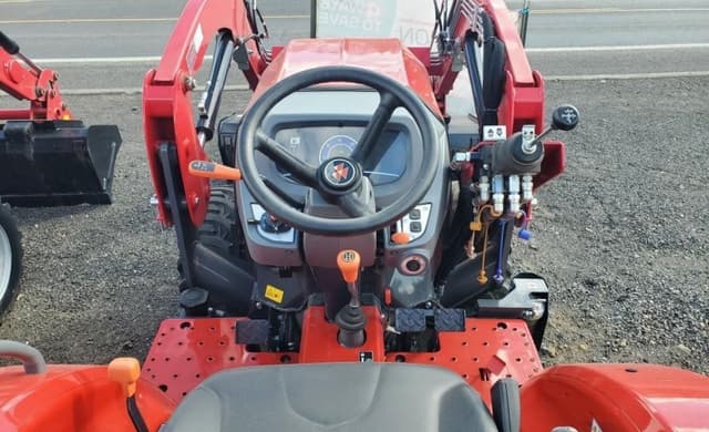 Image of Massey Ferguson 1840E equipment image 4