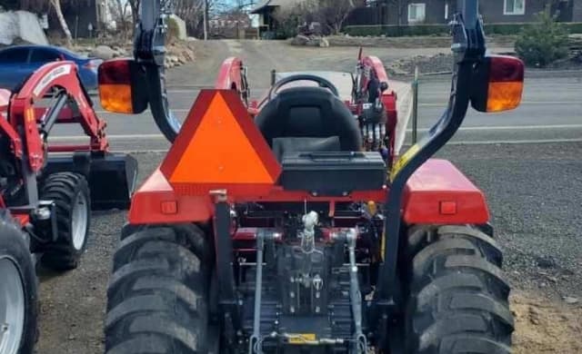 Image of Massey Ferguson 1840E equipment image 3