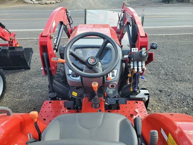 Image of Massey Ferguson 1840E equipment image 4
