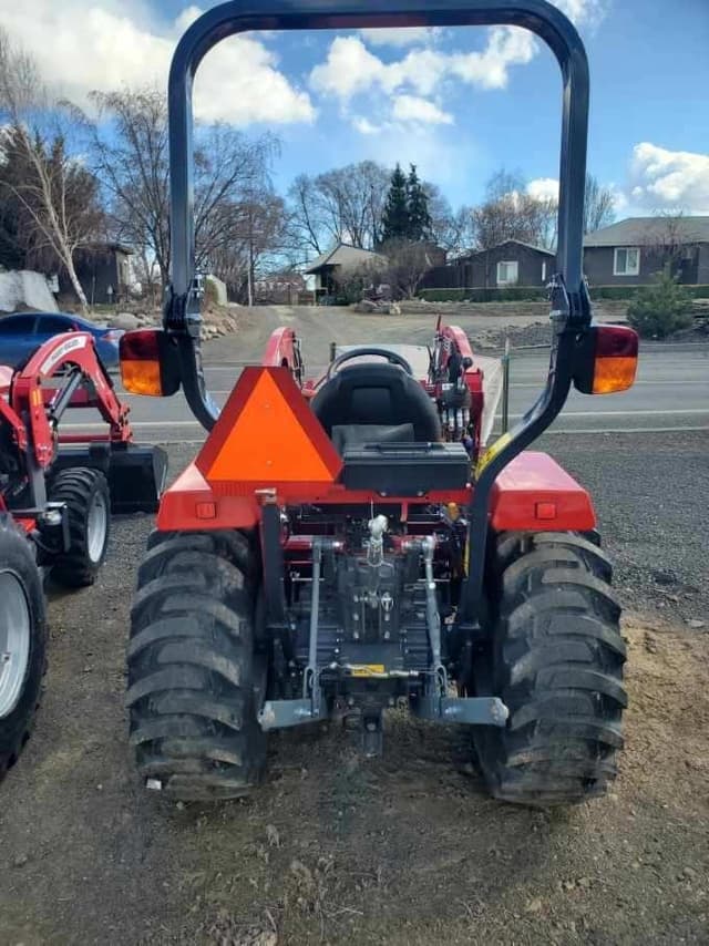 Image of Massey Ferguson 1840E equipment image 3