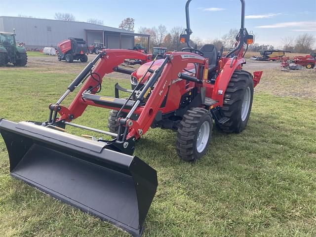 Image of Massey Ferguson 1840M equipment image 2