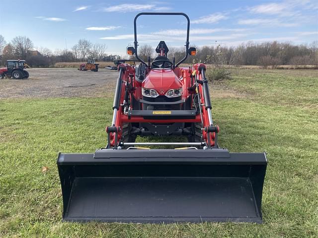 Image of Massey Ferguson 1840M equipment image 4