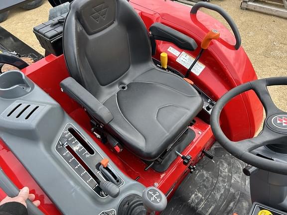Image of Massey Ferguson 1840M equipment image 3