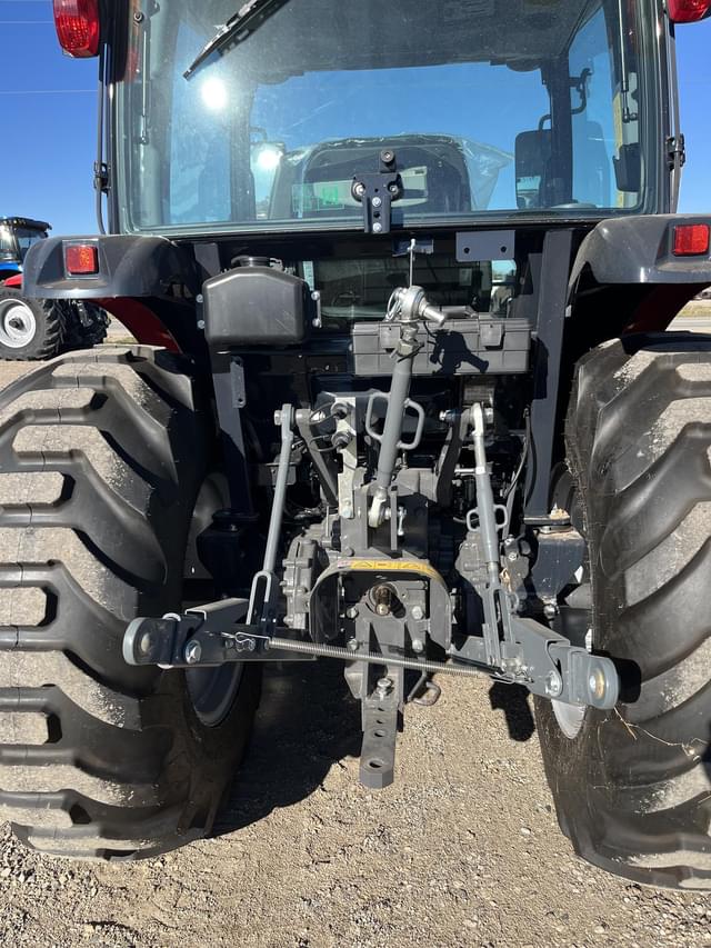 Image of Massey Ferguson 1840M equipment image 4