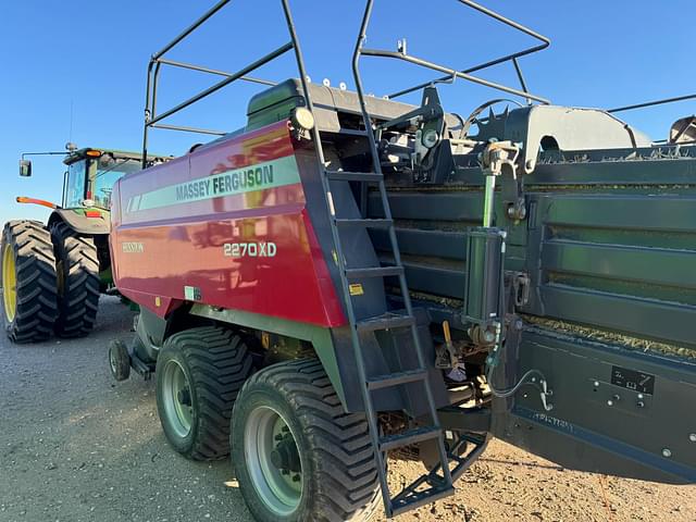 Image of Massey Ferguson 2270XD equipment image 3