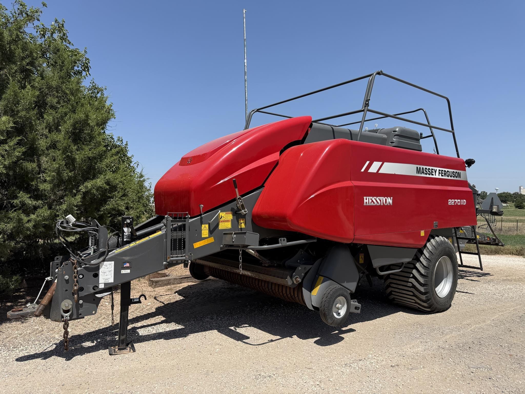 2022 Massey Ferguson 2270XD Equipment Image0