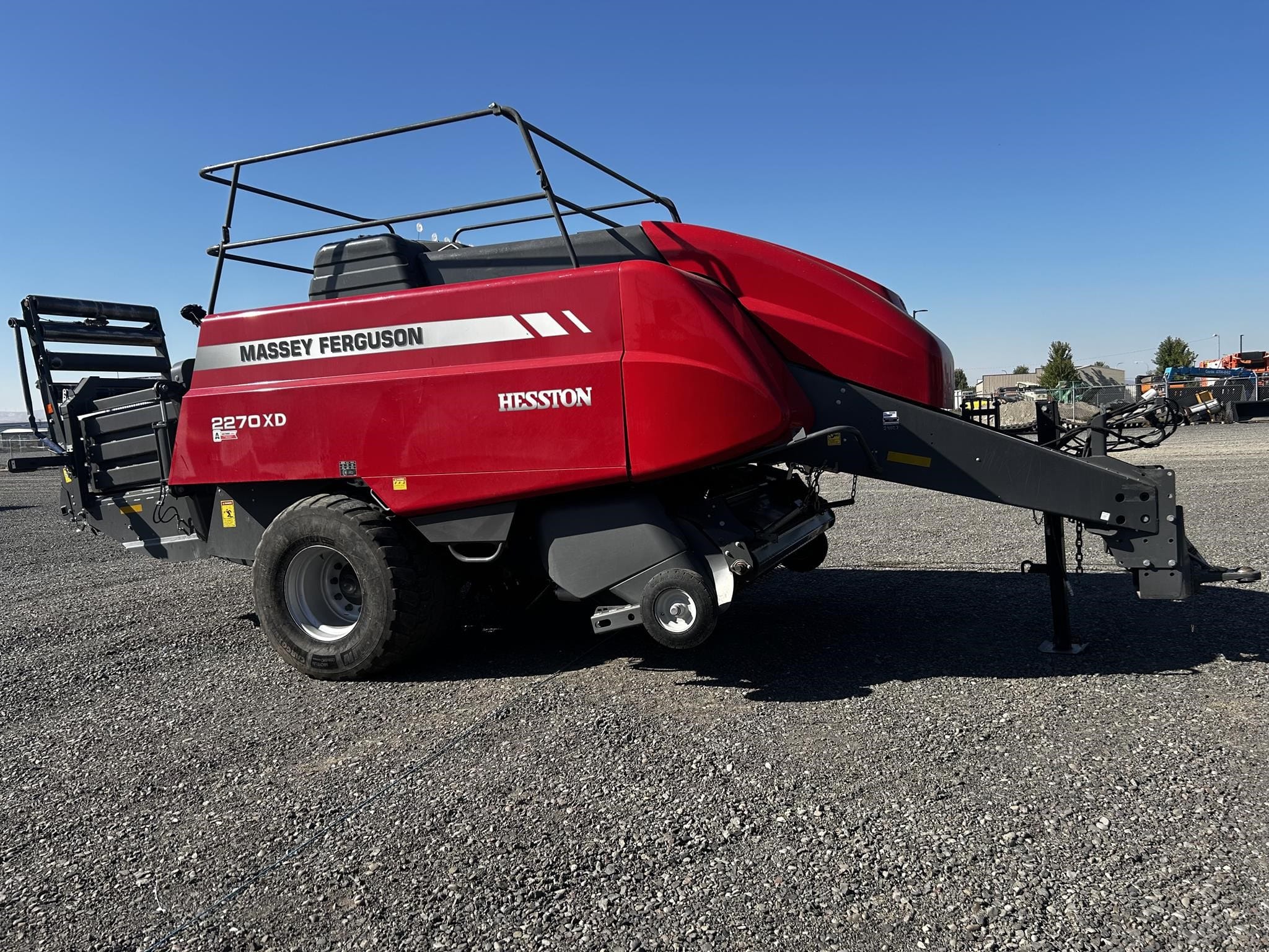 2022 Massey Ferguson 2270XD Equipment Image0
