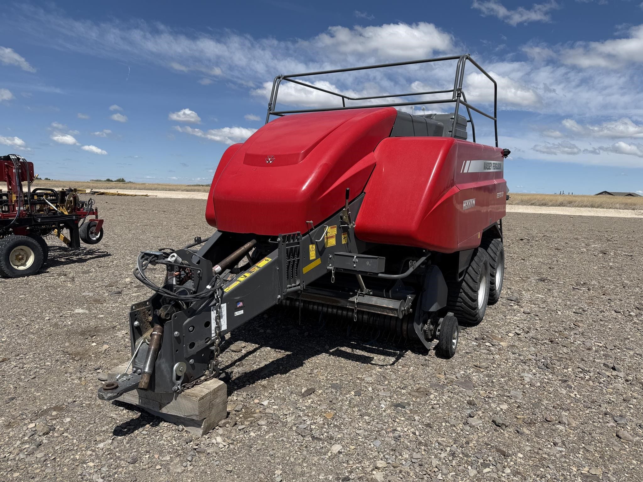 2022 Massey Ferguson 2270XD Equipment Image0