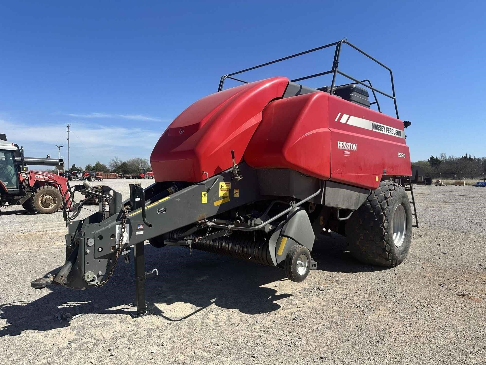 2022 Massey Ferguson 2290 Equipment Image0