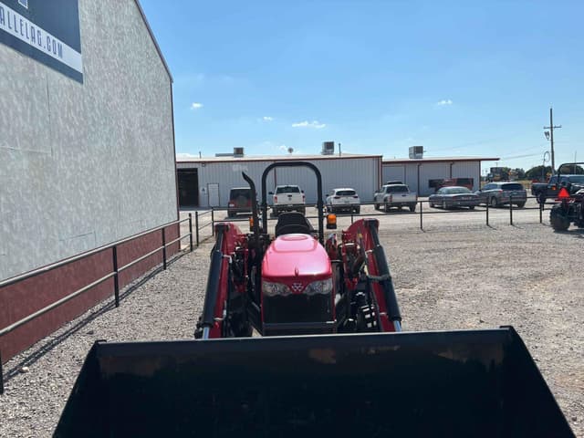 Image of Massey Ferguson 2605H equipment image 2