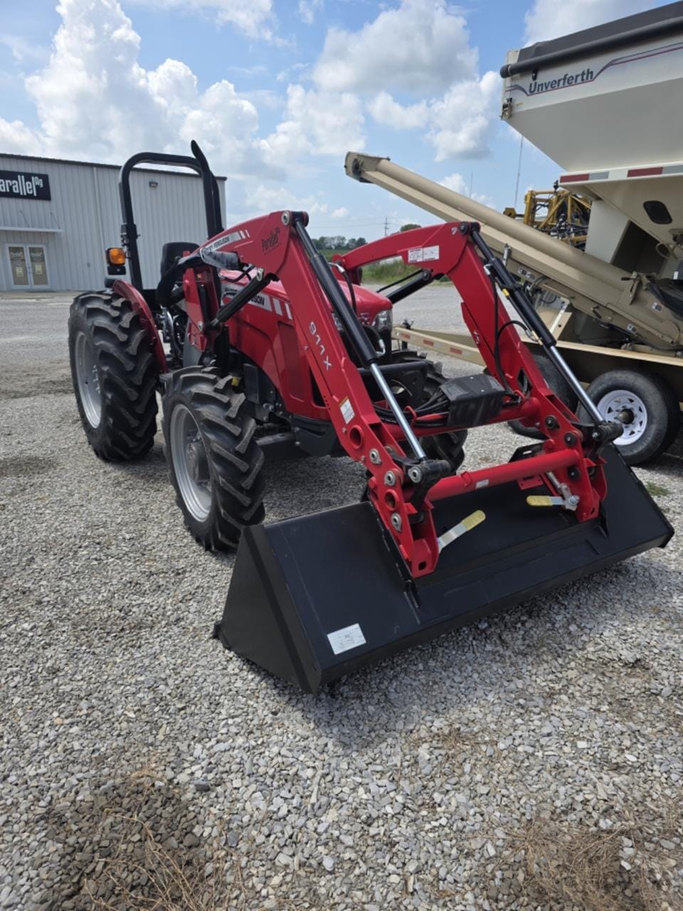 2022 Massey Ferguson 2605H Equipment Image0