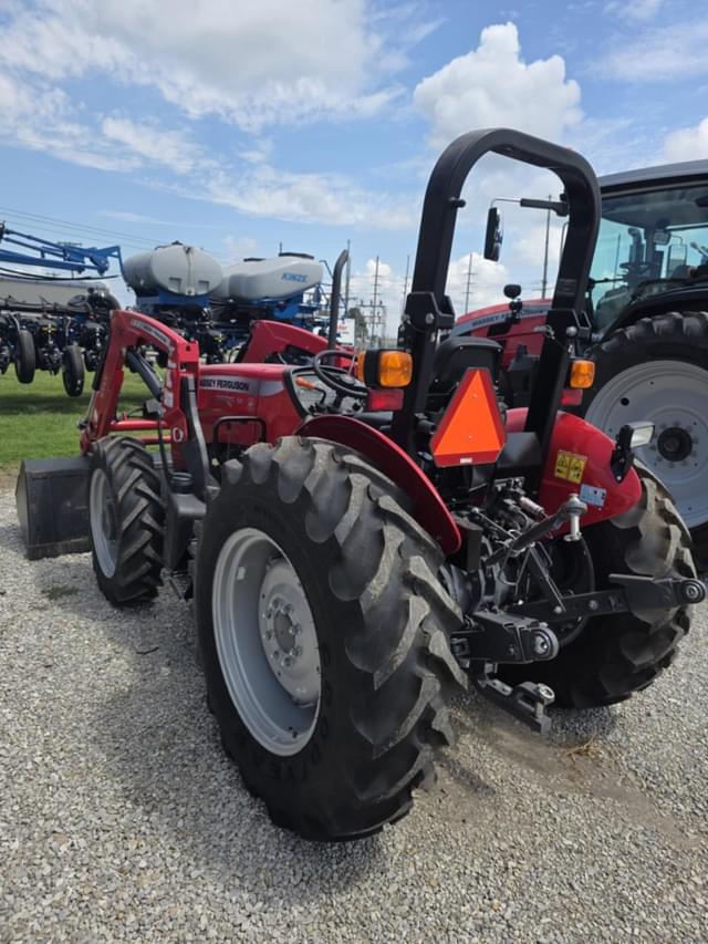 Image of Massey Ferguson 2605H equipment image 4