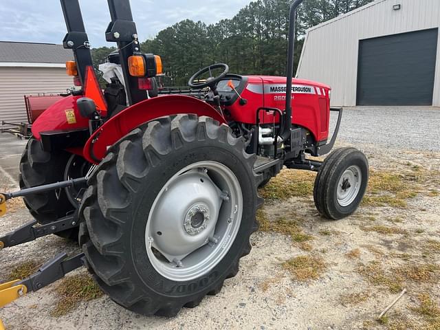 Image of Massey Ferguson 2605H equipment image 3