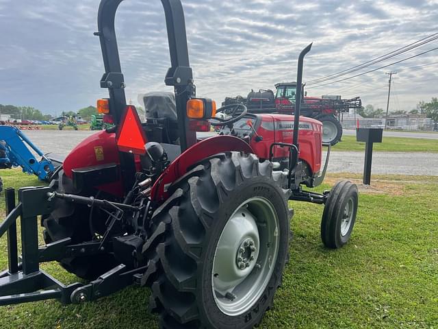 Image of Massey Ferguson 2605H equipment image 2