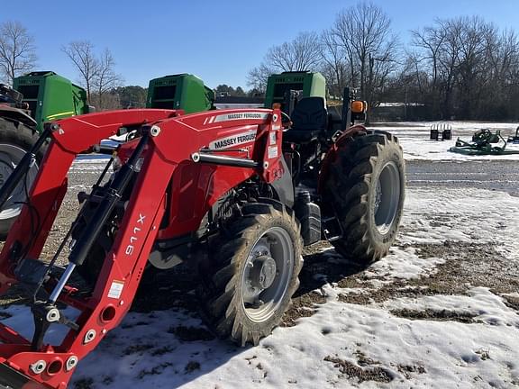 Image of Massey Ferguson 2607H equipment image 4