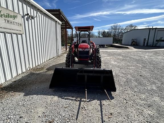 Image of Massey Ferguson 2607H equipment image 2