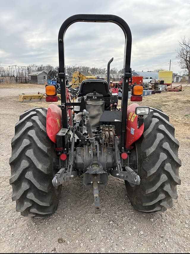 Image of Massey Ferguson 2607H equipment image 4