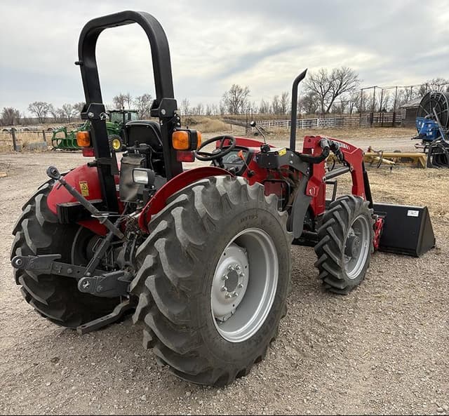 Image of Massey Ferguson 2607H equipment image 2