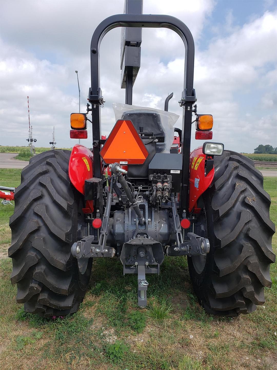 Image of Massey Ferguson 2607H Image 1