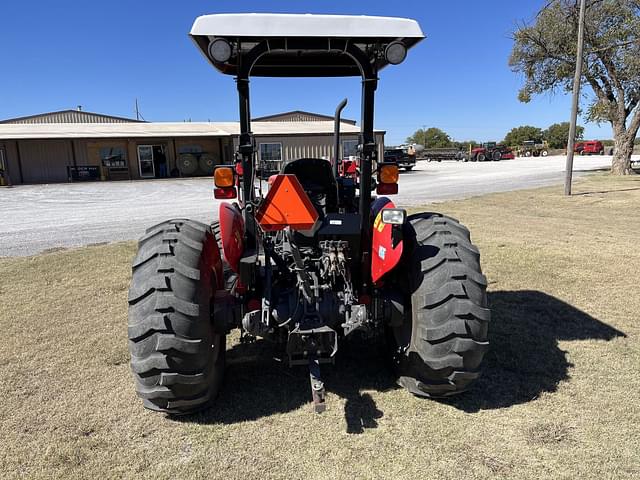 Image of Massey Ferguson 2607H equipment image 2