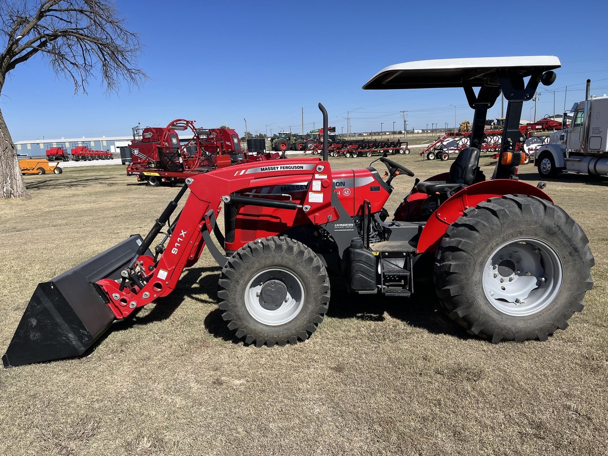 2022 Massey Ferguson 2607H Equipment Image0