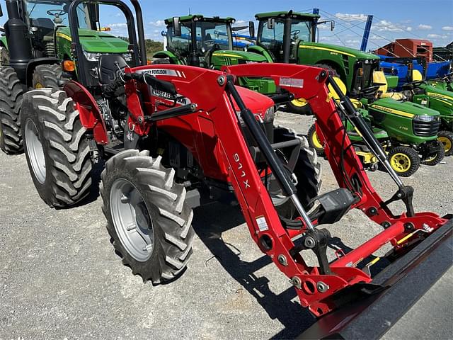 Image of Massey Ferguson 2607H equipment image 2