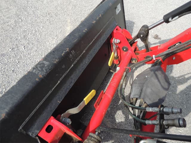 Image of Massey Ferguson 2607H equipment image 4