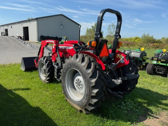 Image of Massey Ferguson 2607H equipment image 4