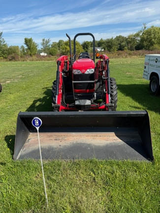 Image of Massey Ferguson 2607H equipment image 2